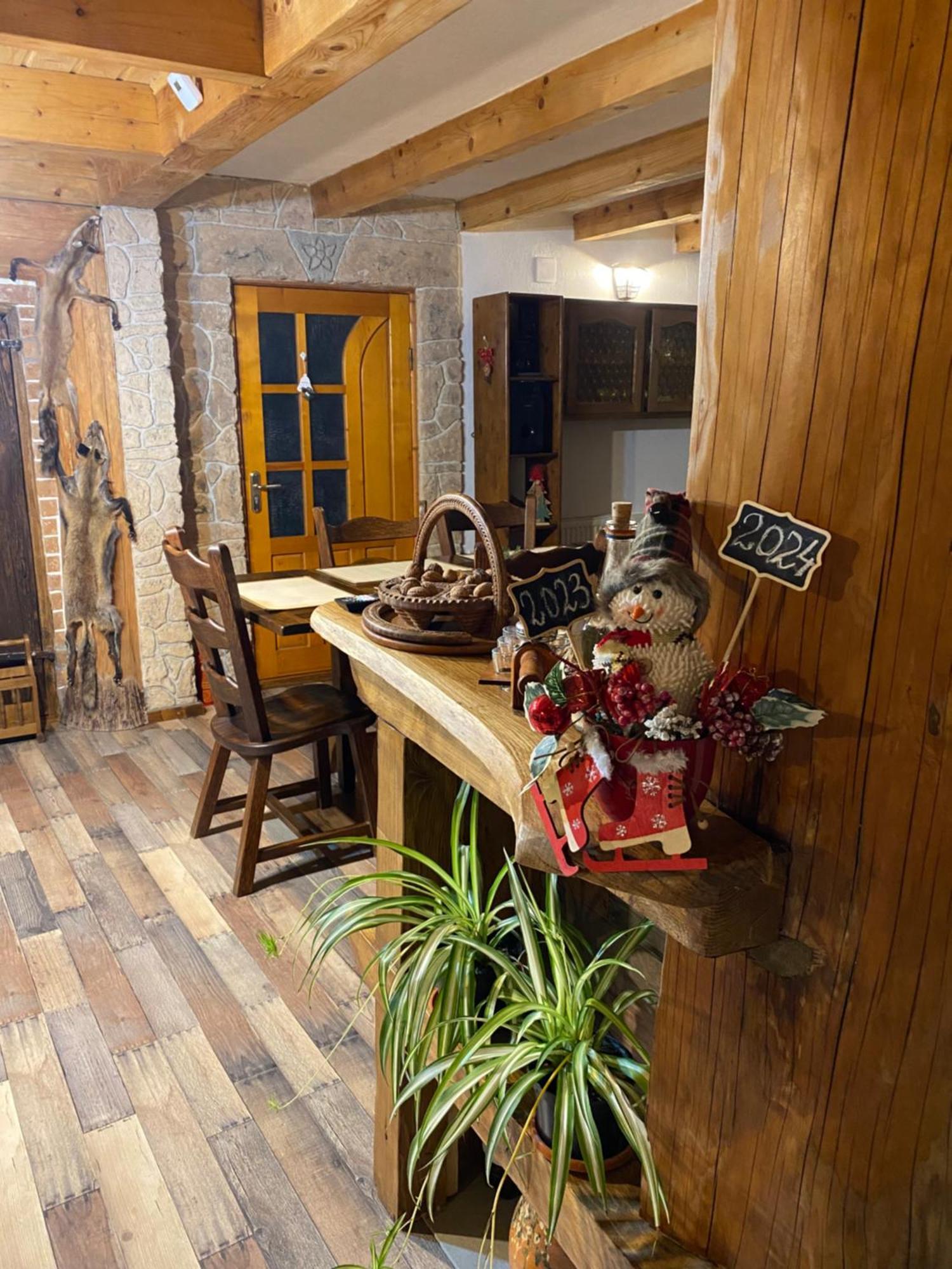 Casa Cu Sindrila Villa วาเลนี เด มุนเต ภายนอก รูปภาพ