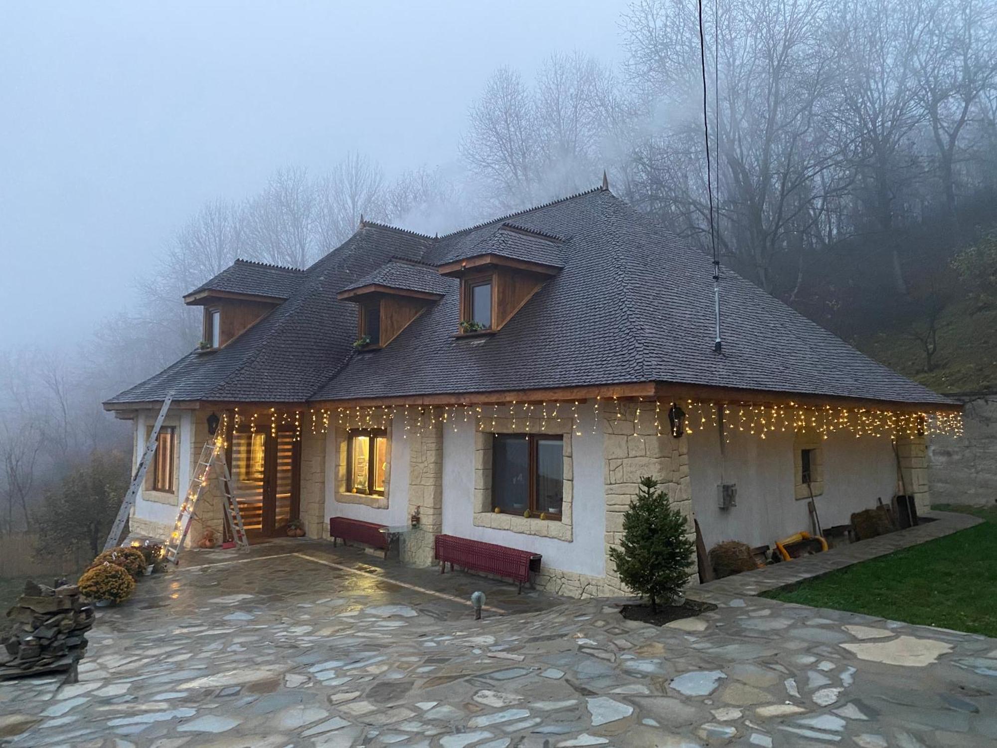 Casa Cu Sindrila Villa วาเลนี เด มุนเต ภายนอก รูปภาพ