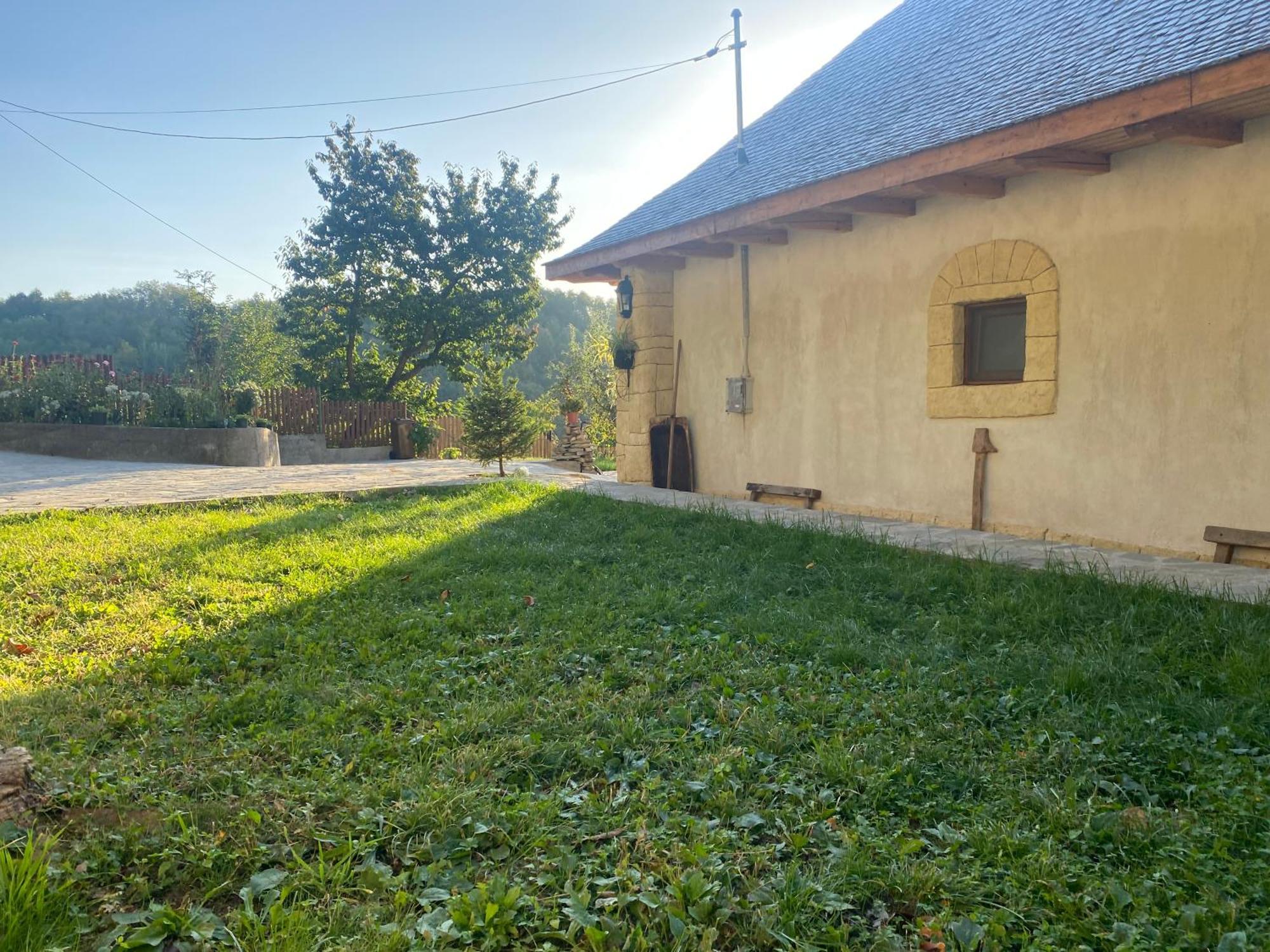 Casa Cu Sindrila Villa วาเลนี เด มุนเต ภายนอก รูปภาพ