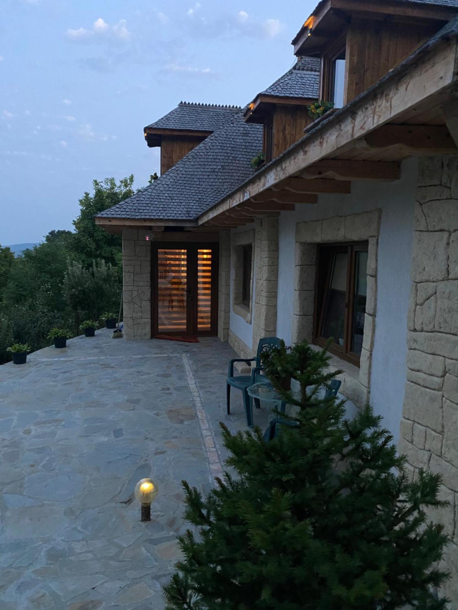 Casa Cu Sindrila Villa วาเลนี เด มุนเต ภายนอก รูปภาพ