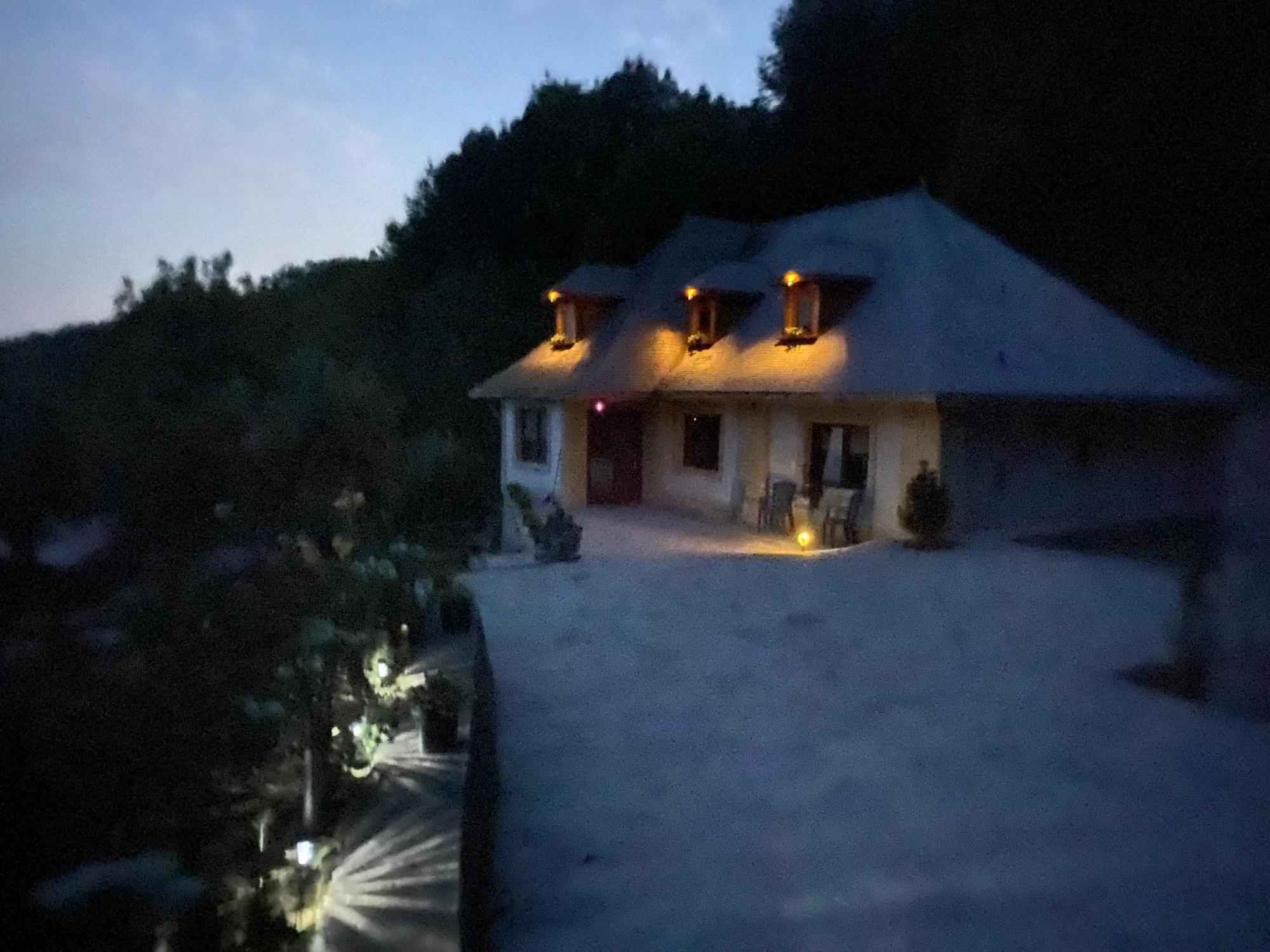 Casa Cu Sindrila Villa วาเลนี เด มุนเต ภายนอก รูปภาพ